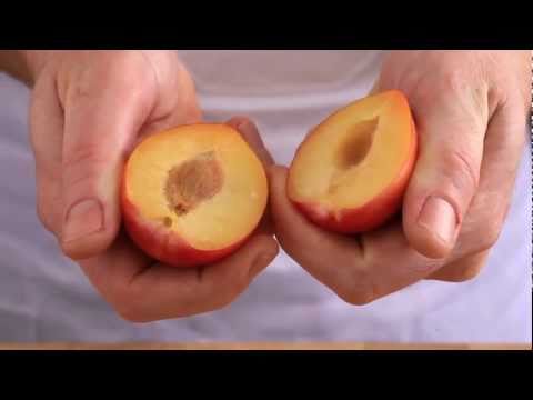 Steenfruit (zoals perzik) snijden - Allerhande